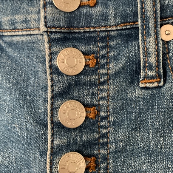 MADEWELL HIGH-RISE DENIM SHORTS WITH EXPOSED BUTTON FLY - Picture 2 of 6